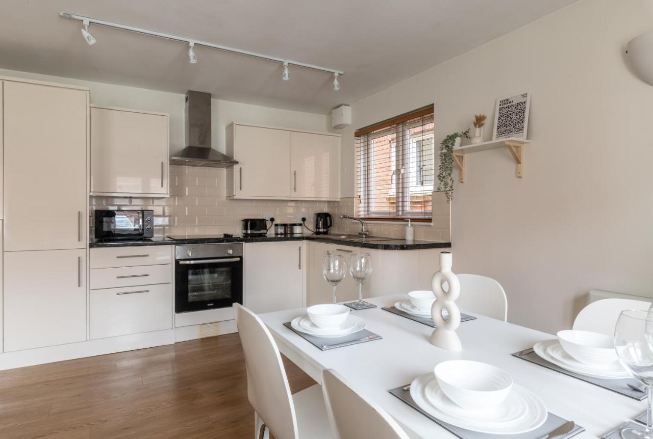 Bright 2Br Apartment - 2 Free Parking Spaces - Near Lgw Airport Crawley  Exterior foto