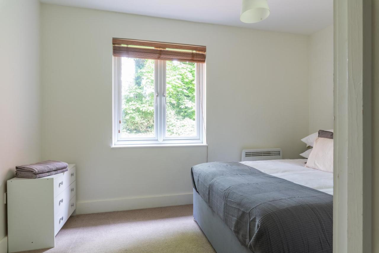 Bright 2Br Apartment - 2 Free Parking Spaces - Near Lgw Airport Crawley  Exterior foto